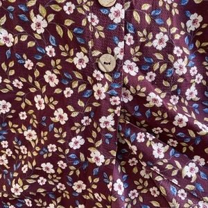 Floral midi skirt with elastic waistband and wooden button details size small